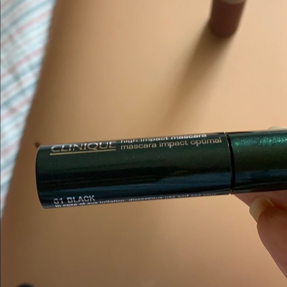 Clinque brand NEW makeup - Picture 3 of 7